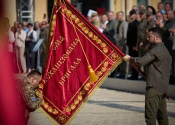 У День Незалежності 42 ОМБр отримала найвищу відзнаку – бойовий прапор від Президента України