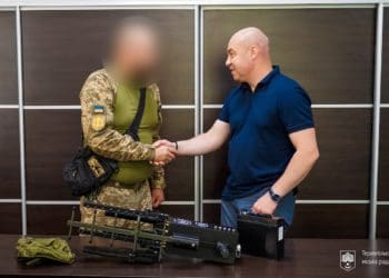 Антидронову рушницю для захисників від тернопільських спеціалістів передали на фронт