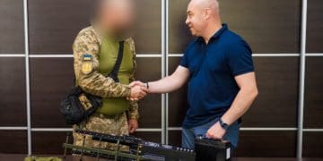 Антидронову рушницю для захисників від тернопільських спеціалістів передали на фронт