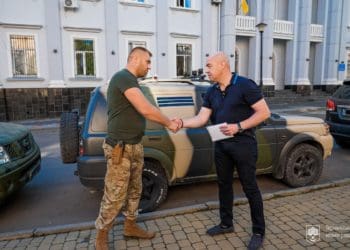 На передову відправили позашляховик, який купили працівники міської ради та депутати