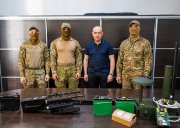 Передали захисникам на передову РЕБ та антидронову рушницю, які виготовили в Тернополі