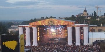 Файне місто 2024: музика, карнавал та підтримка захисників об’єднали Україну