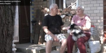 допомагають