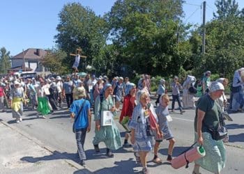 Прочани УПЦ МП попри заборону прийшли до Почаївської лаври на Тернопільщині