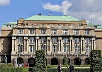 Карлів університет