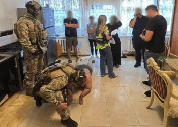 Нацполіція спільно з молдавськими колегами викрила злочинне угруповання – ошукали військових на 46 млн грн