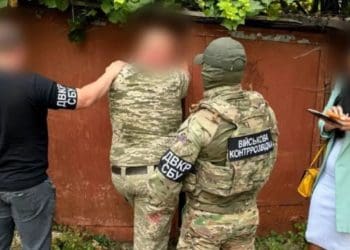 Працівника ТЦК, якого запідозрили у продажі гуманітарних авто, звільнили з-під варти у залі суду