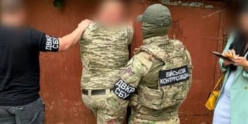 Працівника ТЦК, якого запідозрили у продажі гуманітарних авто, звільнили з-під варти у залі суду