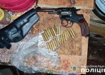 Пістолет-кулемет, наган і тисяча набоїв: на Тернопільщині затримали торговця зброєю