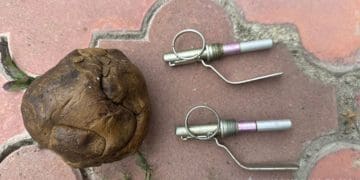 Поліцейські вилучили у жителя Чорткова вибухову речовину та запали до бойових гранат