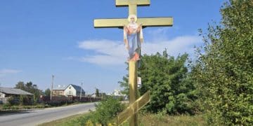 У Почаєві на Тернопільщині на хресті «розіп’яли» Матір Божу