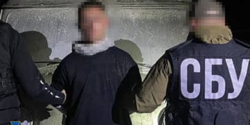 СБУ та Нацполіція затримали на Закарпатті поплічника рф, який підпалив авто ЗСУ та Червоного Хреста