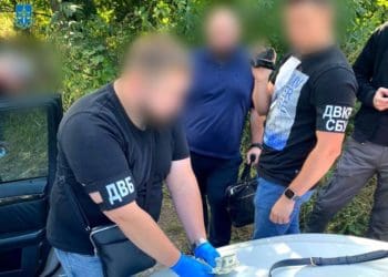 Обіцяв за гроші ухилення від мобілізації та закриття кримінального провадження: ділка з Тернопільщини затримали
