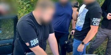 Обіцяв за гроші ухилення від мобілізації та закриття кримінального провадження: ділка з Тернопільщини затримали
