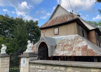 відновлення дерев'яної церкви