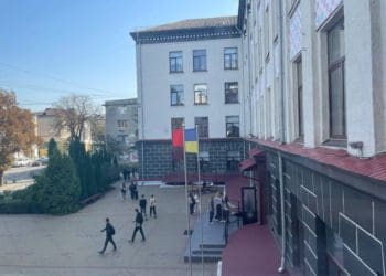 У тернопільській школі замість шкільного дзвінка звучить мелодія “Червоної Рути”