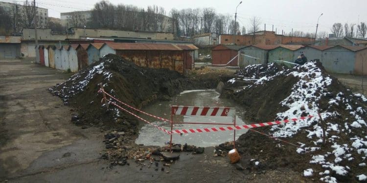 Через незаконні забудови у Тернополі на водоканалізаційних мережах може обвалитися земля
