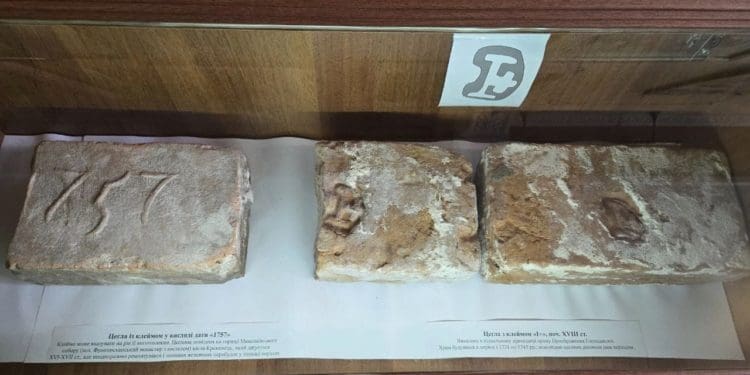 Унікальна виставка старовинної цегли відкрилася у Кременці