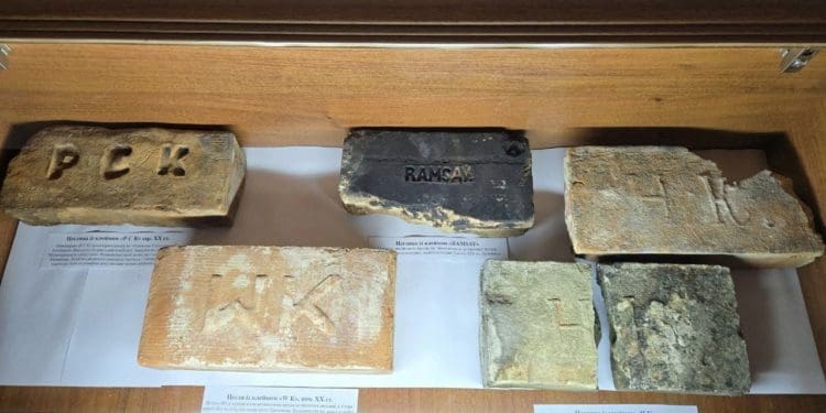 Унікальна виставка старовинної цегли відкрилася у Кременці