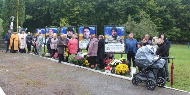 “Щоб ми жили”: на Тернопільщині вшанували загиблих захисників