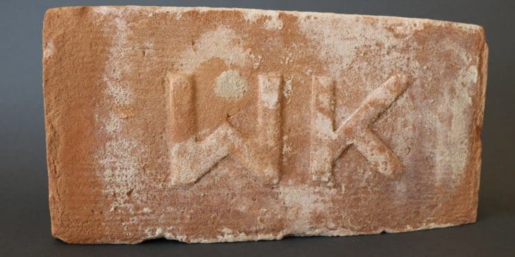 Унікальна виставка старовинної цегли відкрилася у Кременці