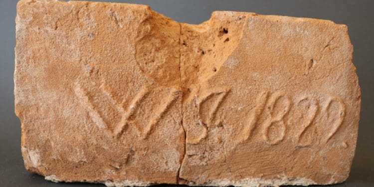 Унікальна виставка старовинної цегли відкрилася у Кременці