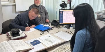 Архиєпископ і митрополит Тернопільсько-Зборівський Василій Семенюк оформив паспорт громадянина України