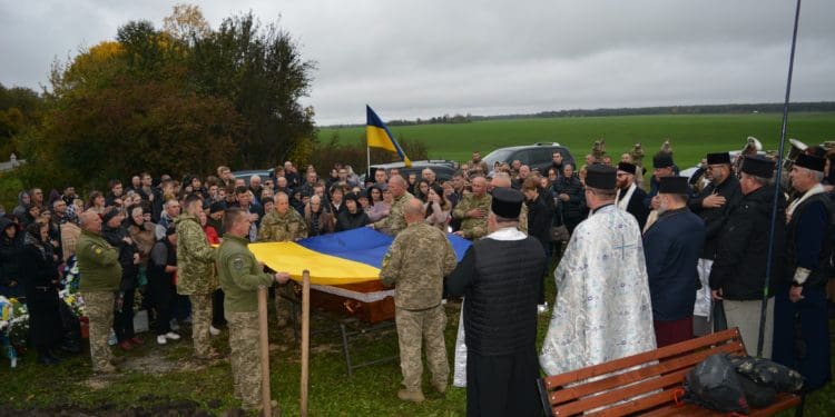 Останній шлях Героя: на Тернопільщині поховали артилериста Василя Зайця (фото)