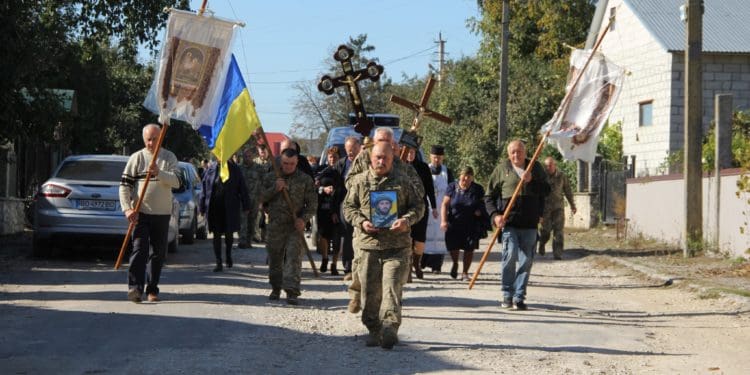 Останній шлях Героя: на Тернопільщині поховали артилериста Василя Зайця (фото)
