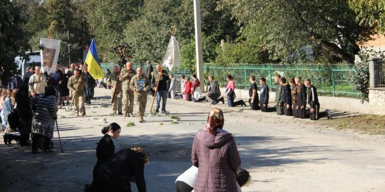 Останній шлях Героя: на Тернопільщині поховали артилериста Василя Зайця (фото)