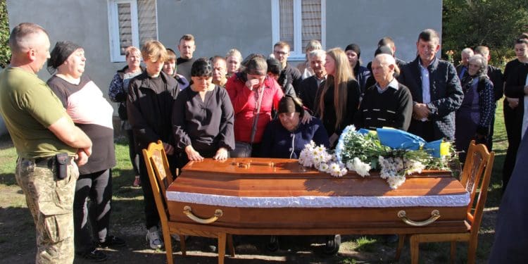 Останній шлях Героя: на Тернопільщині поховали артилериста Василя Зайця (фото)