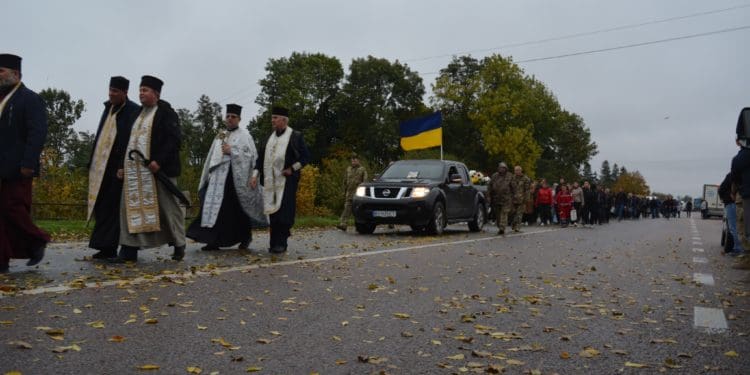 Останній шлях Героя: на Тернопільщині поховали артилериста Василя Зайця (фото)