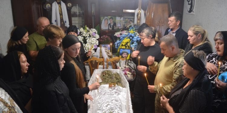 Останній шлях Героя: на Тернопільщині поховали артилериста Василя Зайця (фото)