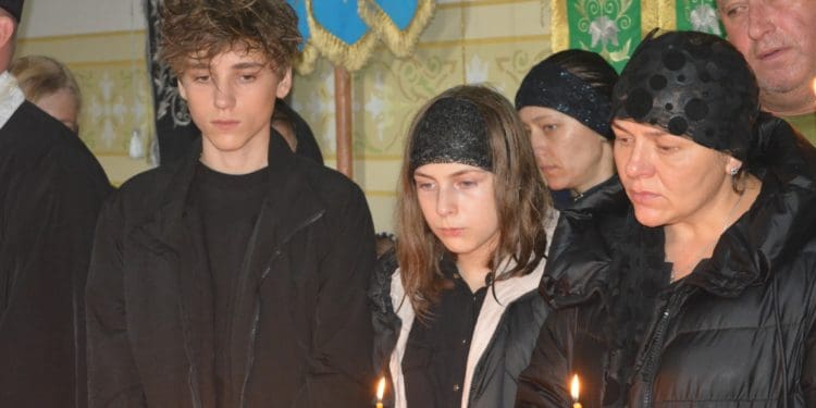 Останній шлях Героя: на Тернопільщині поховали артилериста Василя Зайця (фото)