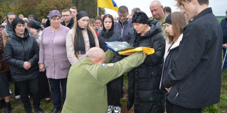 Останній шлях Героя: на Тернопільщині поховали артилериста Василя Зайця (фото)