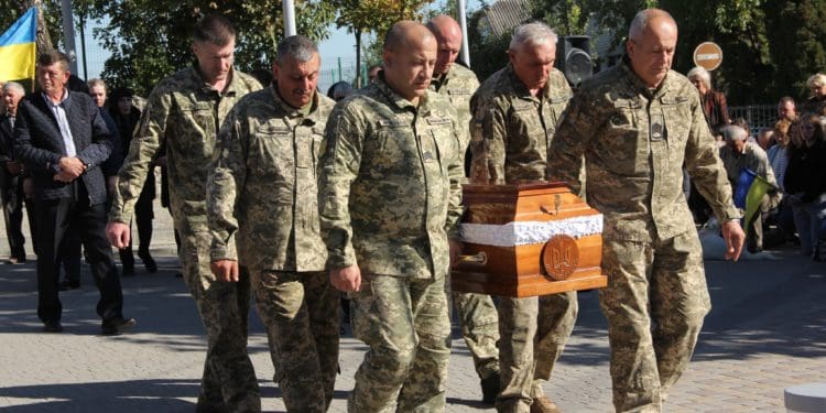 Останній шлях Героя: на Тернопільщині поховали артилериста Василя Зайця (фото)