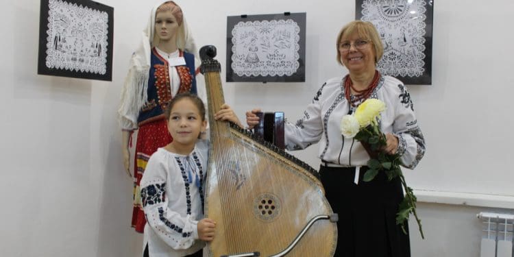 Лемківська спадщина у витинанках: виставка Галини Дудар у Тернопільському музеї