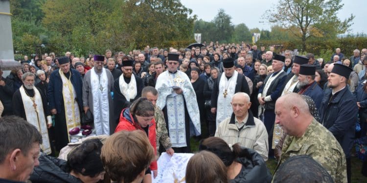 Останній шлях Героя: на Тернопільщині поховали артилериста Василя Зайця (фото)
