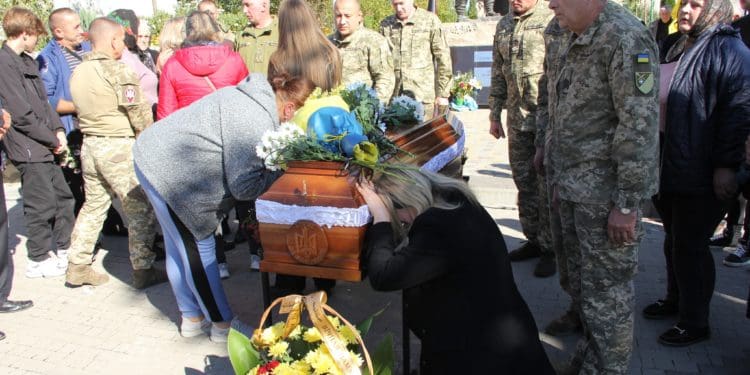 Останній шлях Героя: на Тернопільщині поховали артилериста Василя Зайця (фото)