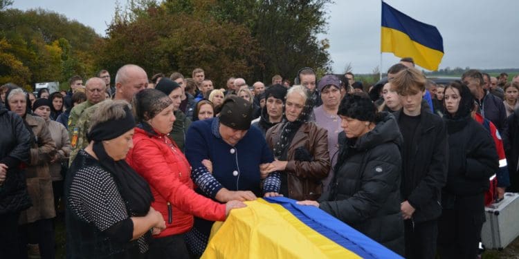 Останній шлях Героя: на Тернопільщині поховали артилериста Василя Зайця (фото)