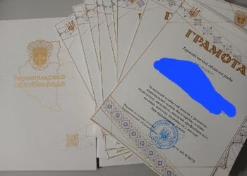 У Підгайцях голова громади намагається з’ясувати, за що обласна рада нагородила вчителів