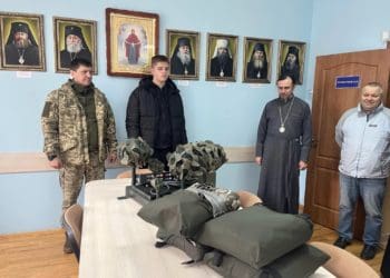 Тернопільська єпархія ПЦУ передала РЕБ та антитепловізійні плащі для ЗСУ