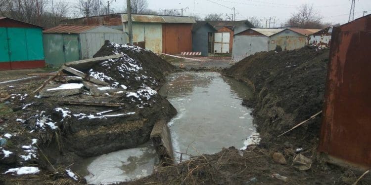 Через незаконні забудови у Тернополі на водоканалізаційних мережах може обвалитися земля