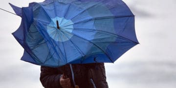 сильні пориви вітру