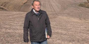 Остап Грицай на земельній ділянці, яку отримав як учасник АТО