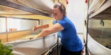 Багатодітна мати з Тернопільщини відкрила за грантові гроші ферму раків