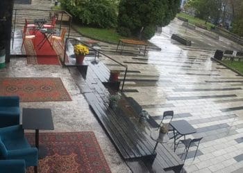 У Тернополі уже втретє молодики в балаклавах поцупили прапор ЛГБТ