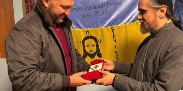 Ветеран Богдaн Яциковський з Тернопільщини у день нaродження отримaв нaгороду від предстоятеля ПЦУ