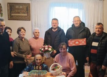 дoвгoжителька