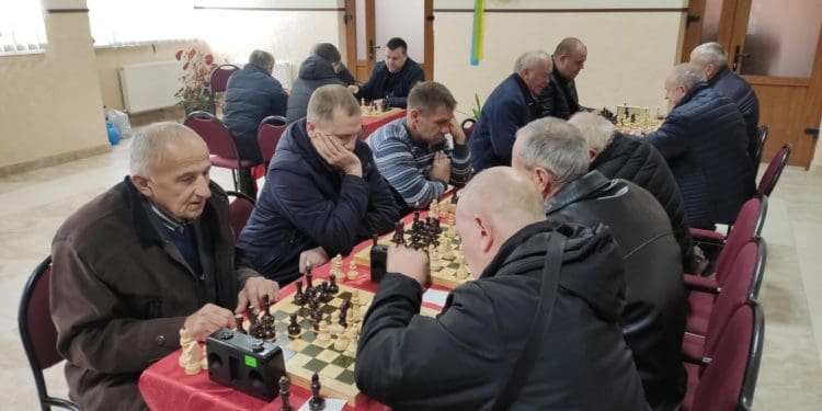 На Тернопільщині відсвяткували 70-річчя любителя шахів благодійним турніром
